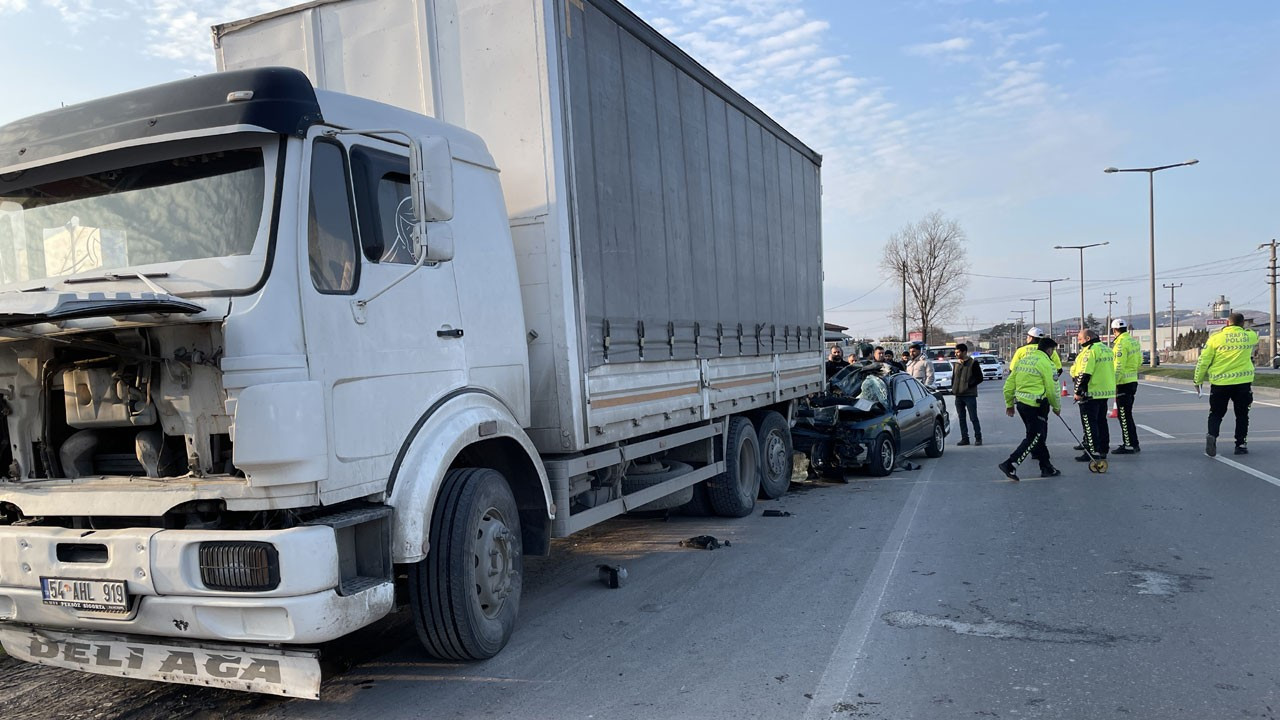 Sakarya Da Otomobil Park Halindeki Kamyona Arpt L Ekonomim