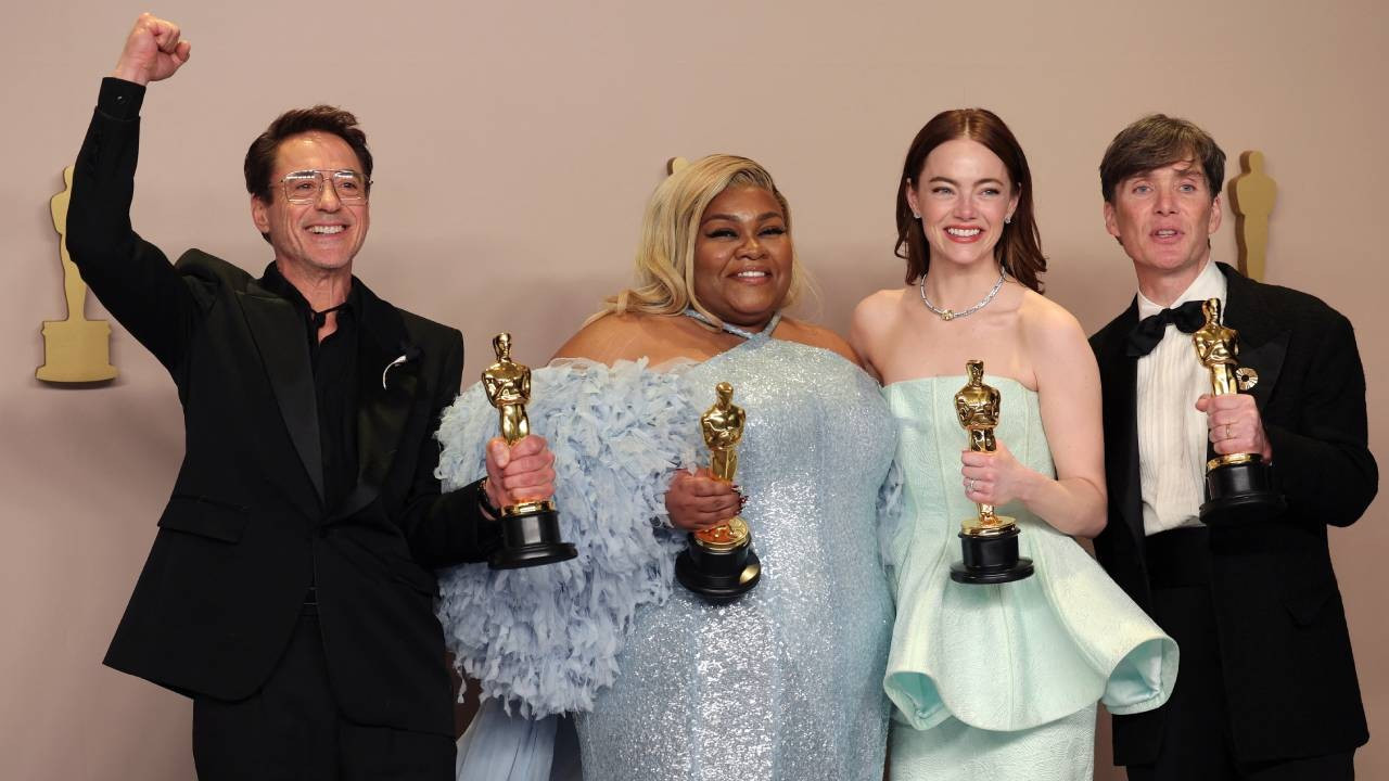 подтаявший снег. сугробы в казани. когда растает снег в 2024 казань. мат для таяния снега. когда растает снег в москве.