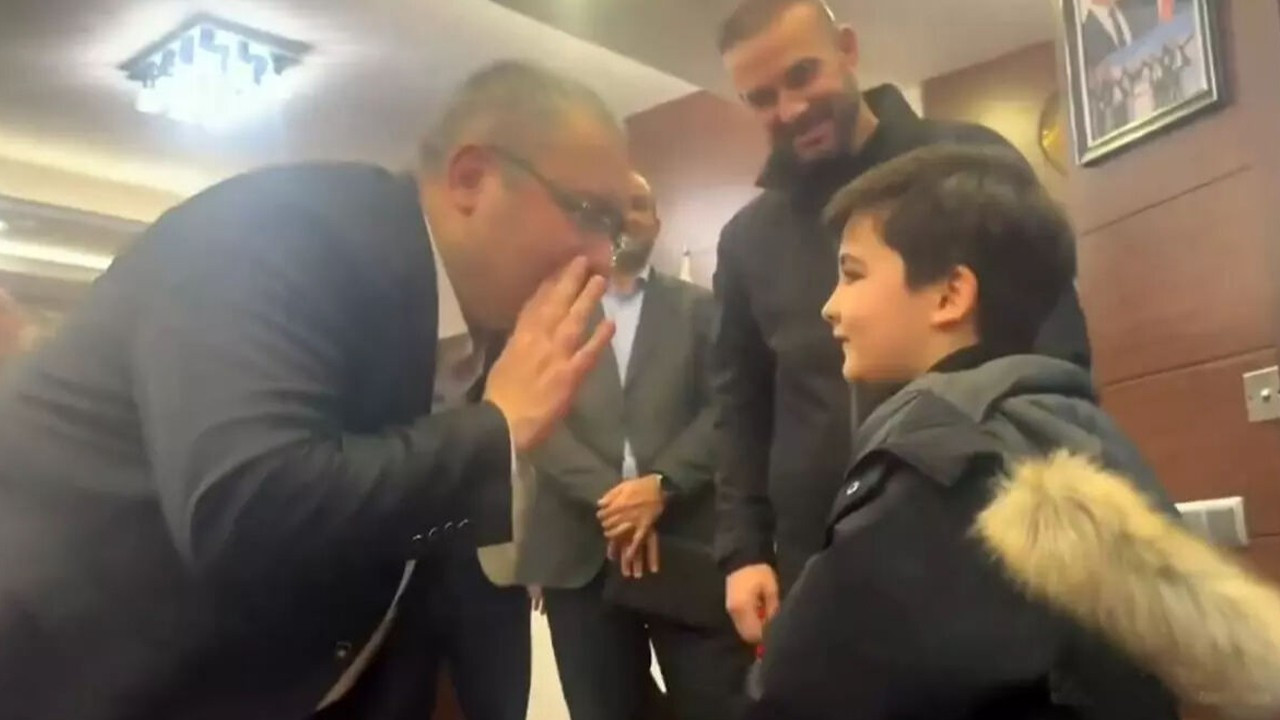 Keçiören Belediye Başkanı Özarslan’ın küçük çocuğa sorduğu sorular tepki çekti! Açıklama geldi Keçiören Belediye Başkanı Özarslan’ın küçük çocuğa sorduğu sorular tepki çekti! Açıklama geldi