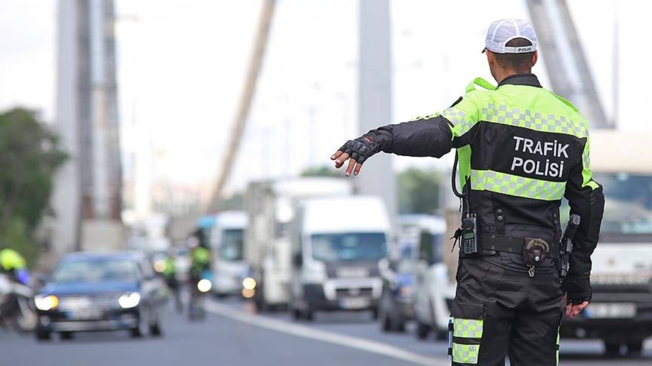 Bakan Yerlikaya açıkladı: Trafikte makas atmaya yeni yaptırımlar geliyor Bakan Yerlikaya açıkladı: Trafikte makas atmaya yeni yaptırımlar geliyor