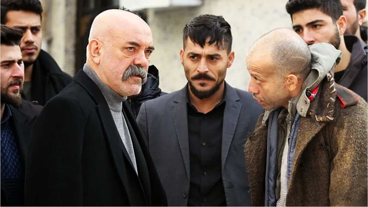 Çukur hayranlarına müjde. Yeni dizinin adı ve yayınlanacağı kadro belli oldu! Başrollerde sürpriz Çukur hayranlarına müjde. Yeni dizinin adı ve yayınlanacağı kadro belli oldu! Başrollerde sürpriz