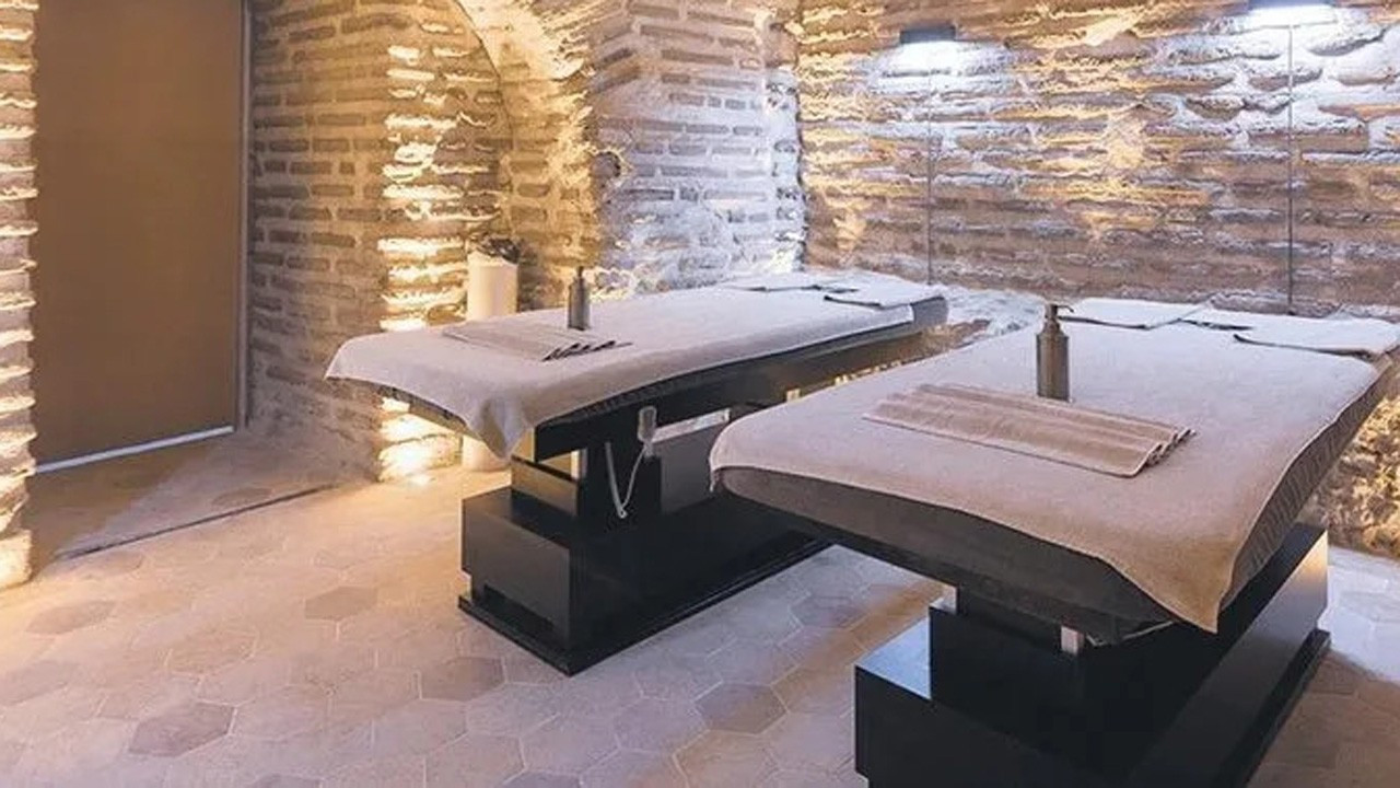 Ayasofya'nın yanında bulunan tarihi sarnıçtaki spa merkezi mühürlendi
