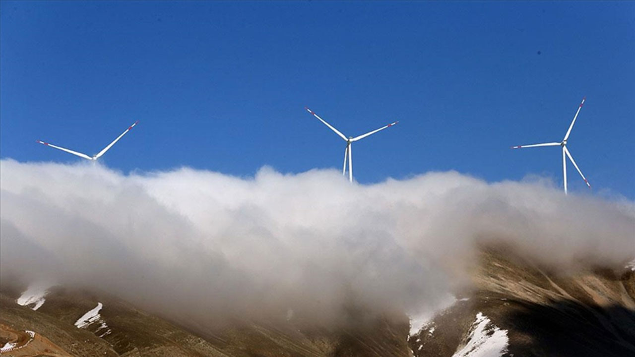 Bitlis’te rüzgar ve güneş enerjisi santrali sayısı artıyor Bitlis’te rüzgar ve güneş enerjisi santrali sayısı artıyor