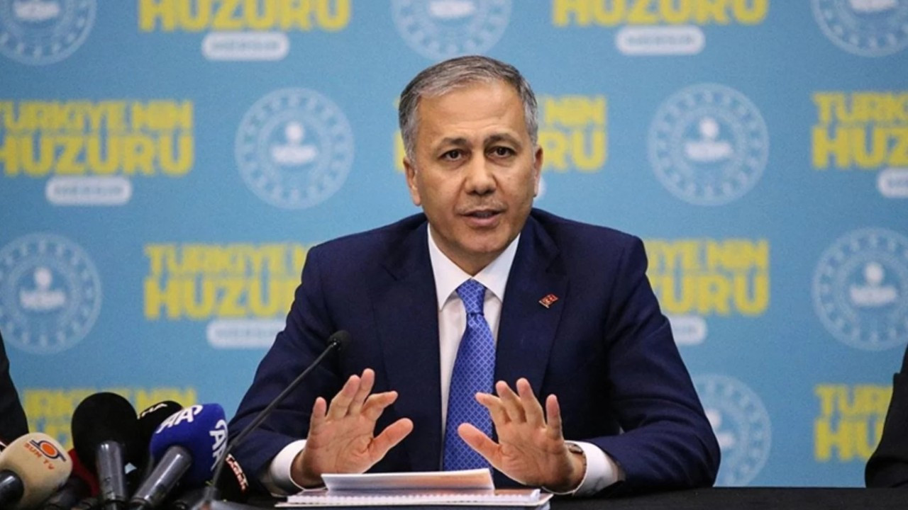 İçişleri Bakanı Yerlikaya'dan kayyum açıklaması: Türkiye Cumhuriyeti yasaları bunu emrediyor İçişleri Bakanı Yerlikaya'dan kayyum açıklaması: Türkiye Cumhuriyeti yasaları bunu emrediyor