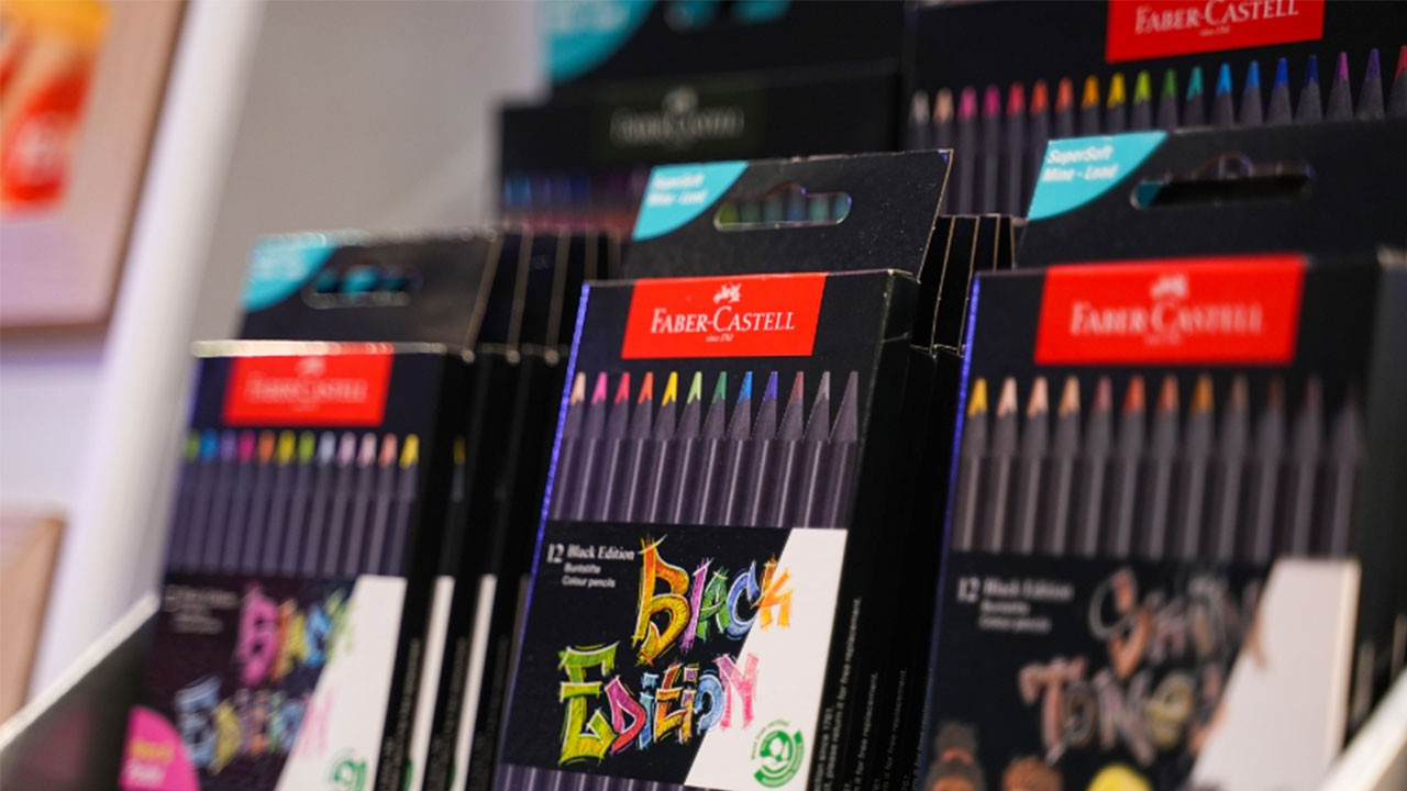 Adel/Faber-Castell, fuarlarıyla binlerce ziyaretçisine yeni bir deneyim sundu Adel/Faber-Castell, fuarlarıyla binlerce ziyaretçisine yeni bir deneyim sundu