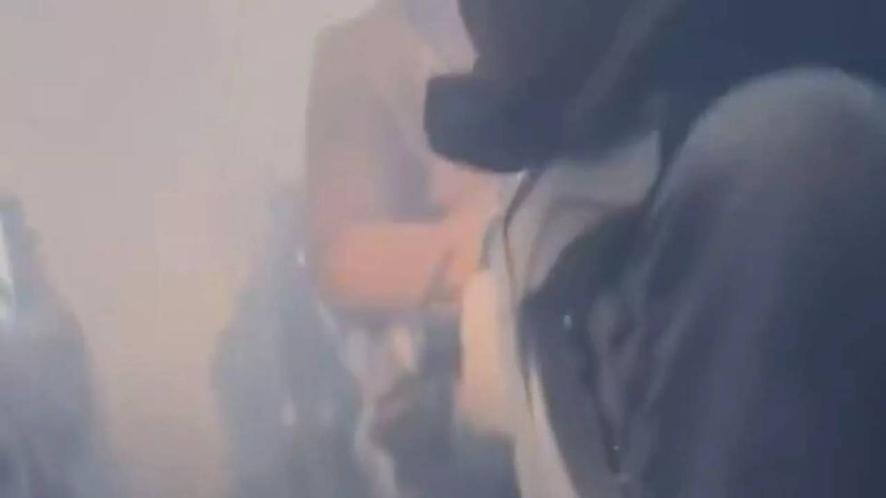 ABD’de içi dumanla kaplanan uçaktaki yolcular tahliye edildi (Video) ABD’de içi dumanla kaplanan uçaktaki yolcular tahliye edildi (Video)