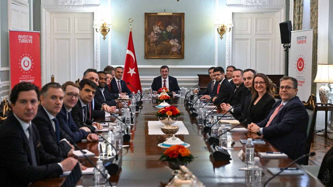 Cevdet Yılmaz Londra'da Yatırımcıları Coşturdu: Türkiye'nin Cazip Fırsatları Ortaya Çıktı!