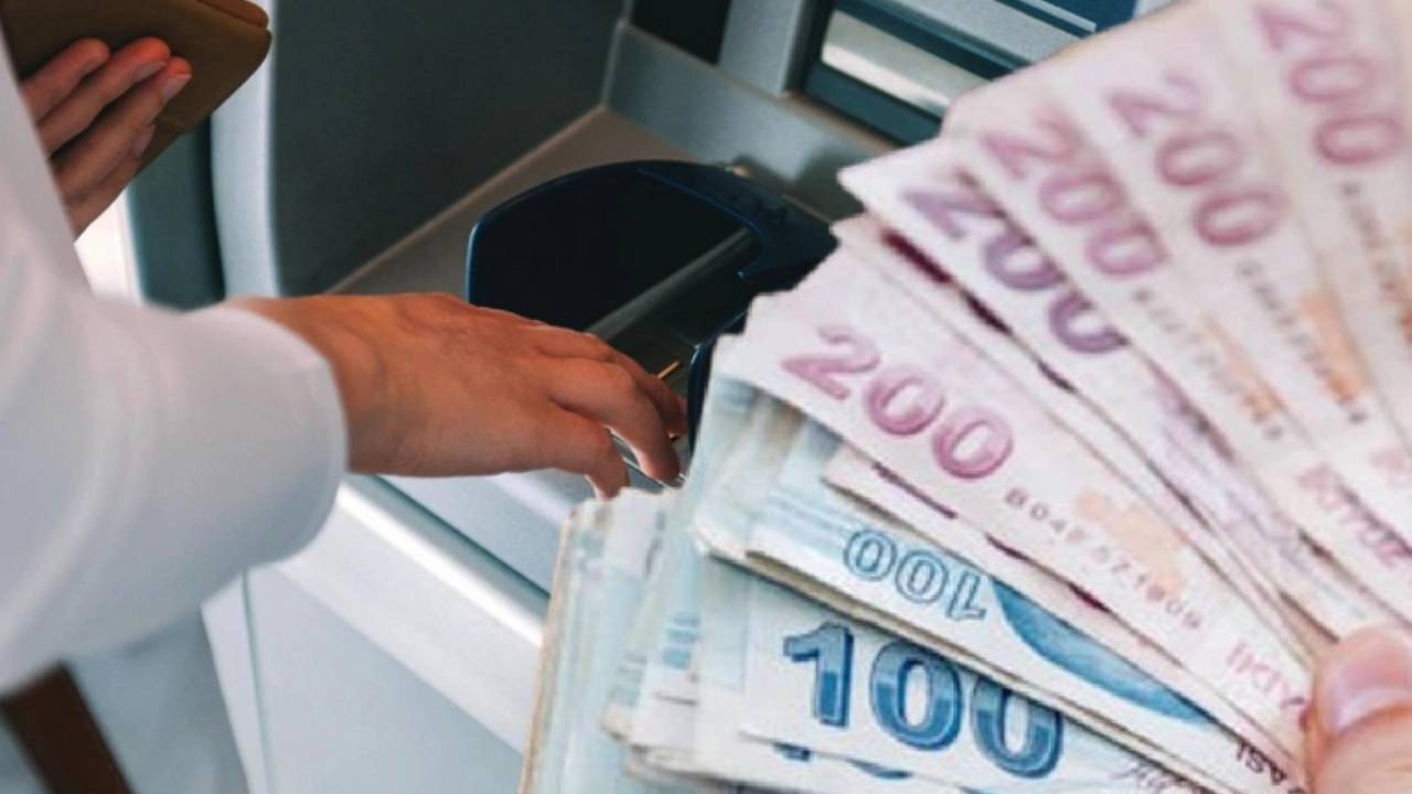 Emekli bayram ikramiyesi ne kadar olacak? İkramiye ne zaman hesaplara yatacak? İşte zam senaryoları Emekli bayram ikramiyesi ne kadar olacak? İkramiye ne zaman hesaplara yatacak? İşte zam senaryoları