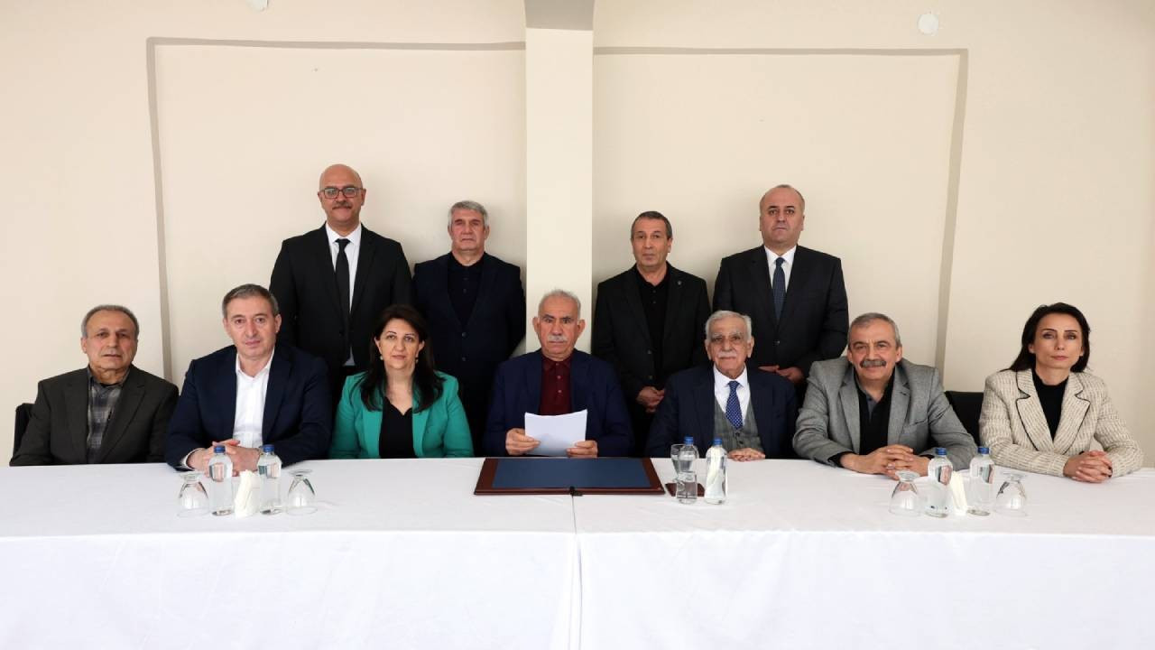 Kulis | PKK elebaşı Öcalan'a 'kısıtlı özgürlük' gelecek, yurt dışına çıkamayacak Kulis | PKK elebaşı Öcalan'a 'kısıtlı özgürlük' gelecek, yurt dışına çıkamayacak