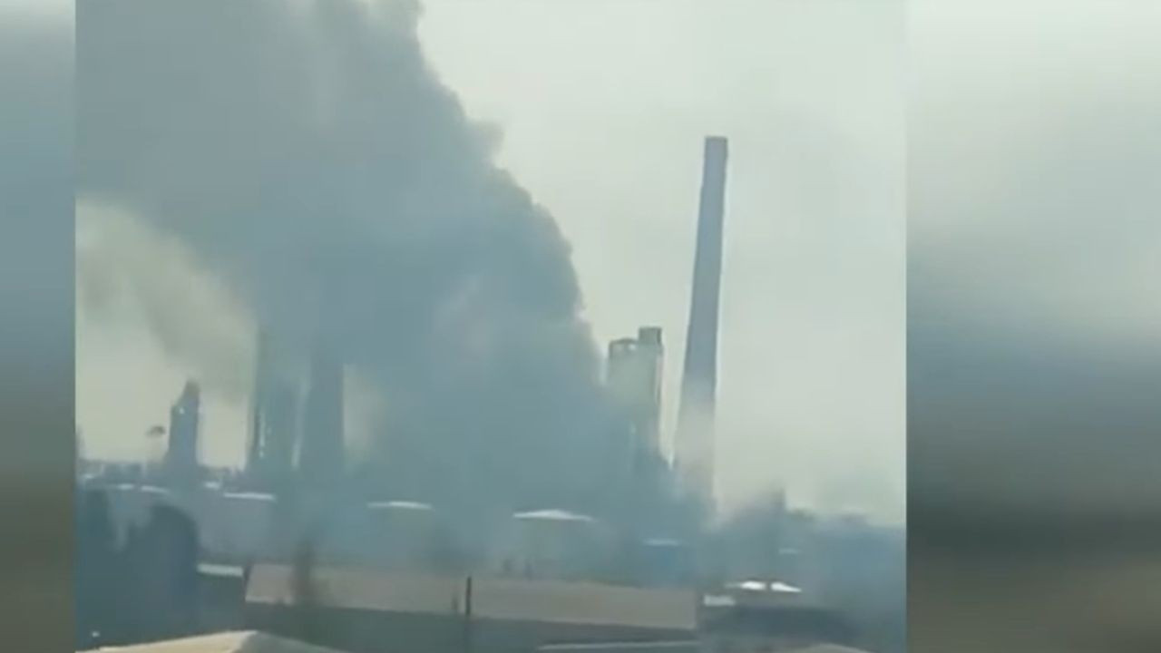 Bakü’de petrol rafinerisinde yangın! Bakü’de petrol rafinerisinde yangın!