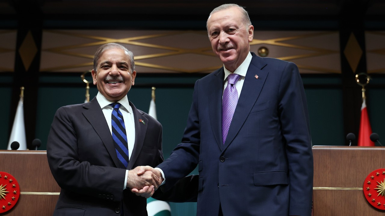 Cumhurbaşkanı Erdoğan: Pakistan'la savunma sanayinde ortak projeler geliştireceğiz Cumhurbaşkanı Erdoğan: Pakistan'la savunma sanayinde ortak projeler geliştireceğiz