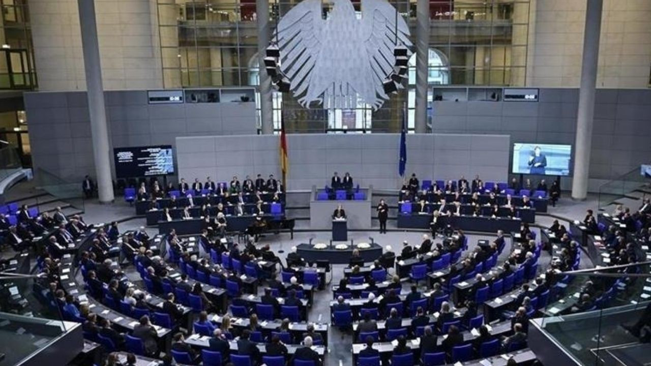 Almanya’da yeni hükümetin bakanları belli oldu! Türk kökenli Serap Güler listeye girdi Almanya’da yeni hükümetin bakanları belli oldu! Türk kökenli Serap Güler listeye girdi