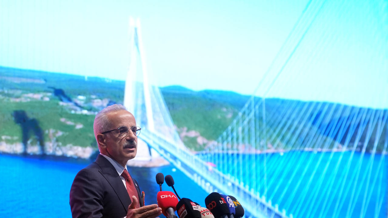 Ulaştırma Bakanı Uraloğlu: Ulaşım ağlarımız depremi hasarsız atlattı Ulaştırma Bakanı Uraloğlu: Ulaşım ağlarımız depremi hasarsız atlattı