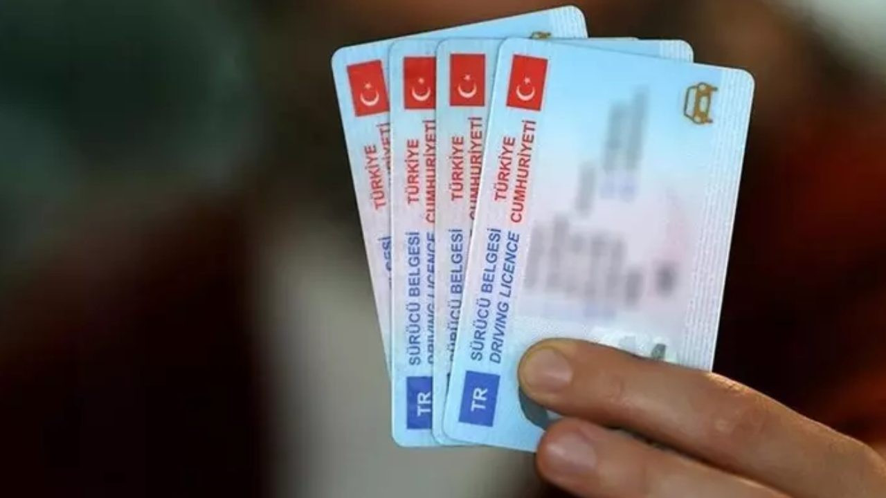 4,2 milyon kişi ehliyetini yenilemedi: Son gün 31 Temmuz, 15 TL yerine 7 bin 423 lira ödemeyin 4,2 milyon kişi ehliyetini yenilemedi: Son gün 31 Temmuz, 15 TL yerine 7 bin 423 lira ödemeyin