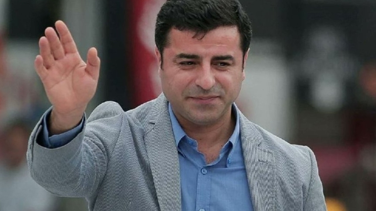 Selahattin Demirtaş'ın 1 Mayıs mesajı Kadıköy mitinginde okundu Selahattin Demirtaş'ın 1 Mayıs mesajı Kadıköy mitinginde okundu