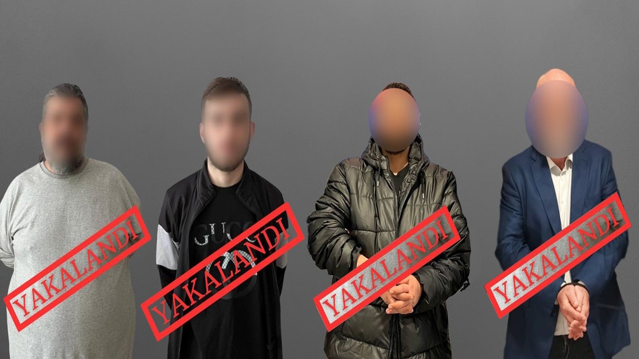 Bakan Yerlikaya: Kırmızı bültenle aranan 4 şüpheli ülkemize iade edildi Bakan Yerlikaya: Kırmızı bültenle aranan 4 şüpheli ülkemize iade edildi
