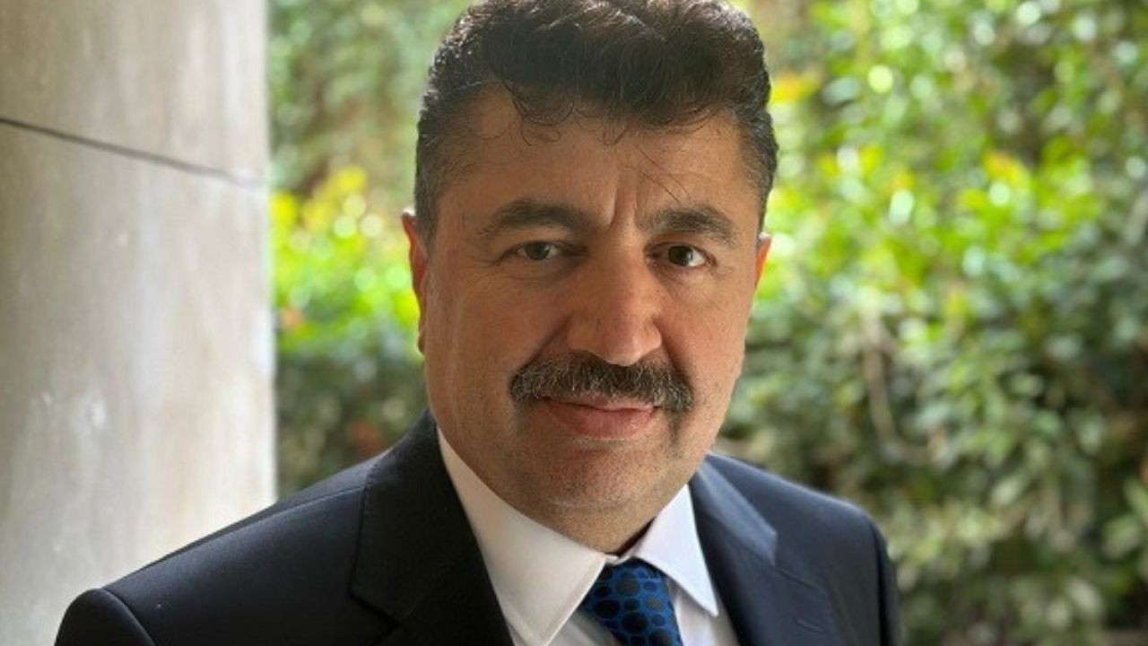 Bezmiâlem’de yeni dönem: Rektör Adem Akçakoca göreve başladı Bezmiâlem’de yeni dönem: Rektör Adem Akçakoca göreve başladı