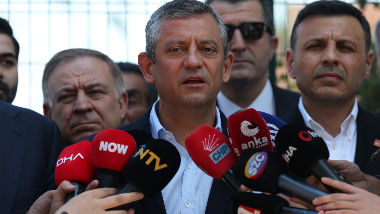 Saldırı sonrası Özel’in ailesine tehdit mesajları! Kızının adresi paylaşıldı Saldırı sonrası Özel’in ailesine tehdit mesajları! Kızının adresi paylaşıldı