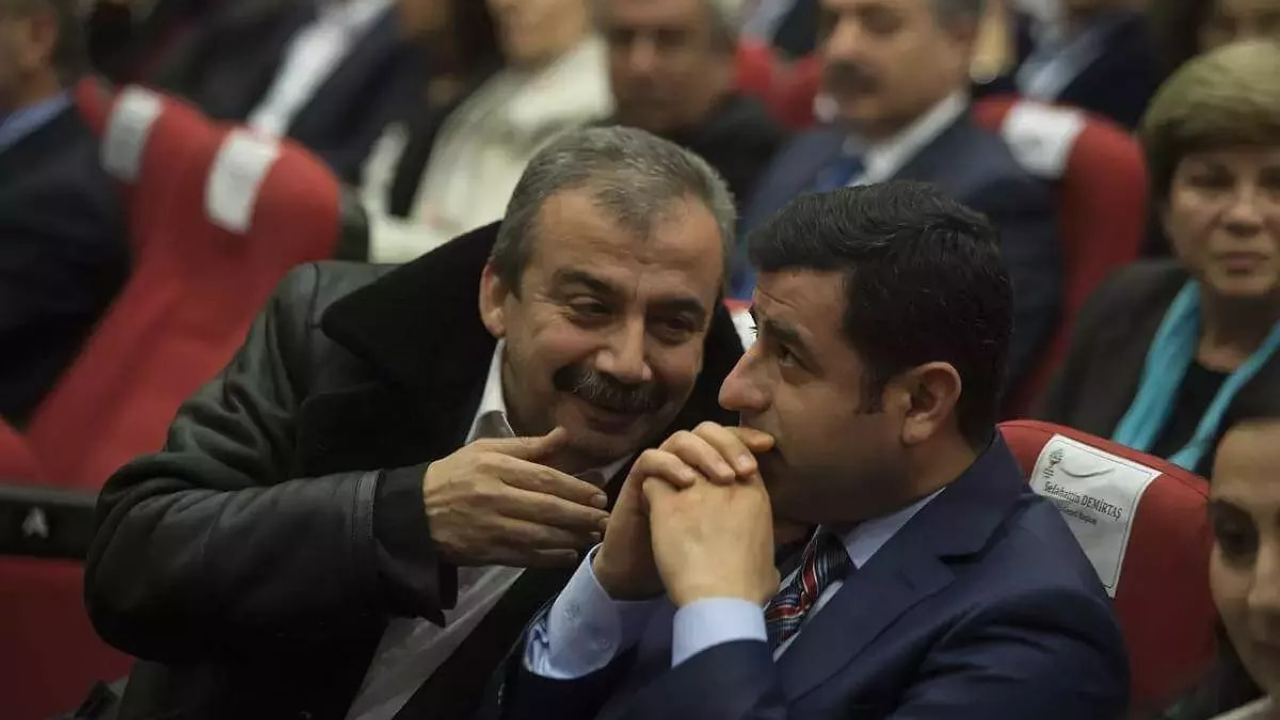 Selahattin Demirtaş’tan Sırrı Süreyya Önder’e veda: Ölüm sana yakışmadı Selahattin Demirtaş’tan Sırrı Süreyya Önder’e veda: Ölüm sana yakışmadı