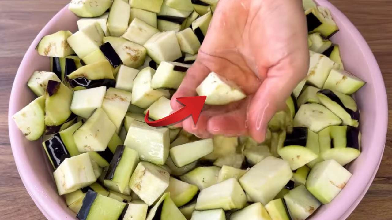 Karnıyarık lezzetini 5’e katlıyor ; Patlıcanlar yağ çekmiyor ve içi tam kıvamında pişiyor.
