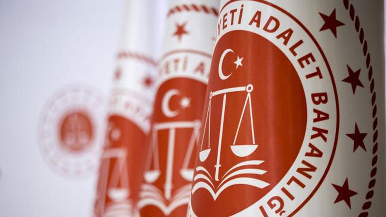 Adalet Bakanlığı’nda “bakan yardımcısı” kaldırıldı Adalet Bakanlığı’nda “bakan yardımcısı” kaldırıldı