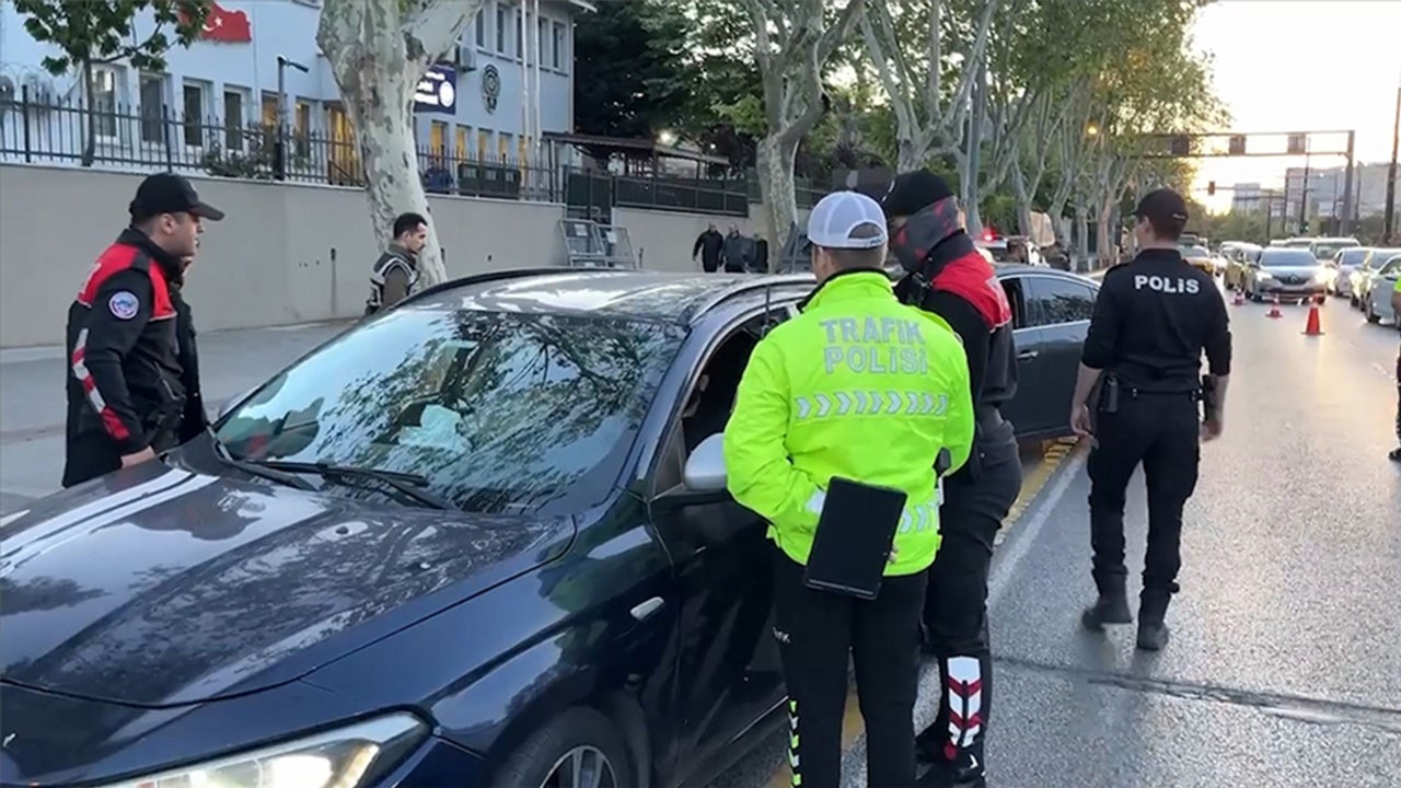 "Huzur İstanbul" uygulamasında 1039 kişi gözaltına alındı "Huzur İstanbul" uygulamasında 1039 kişi gözaltına alındı