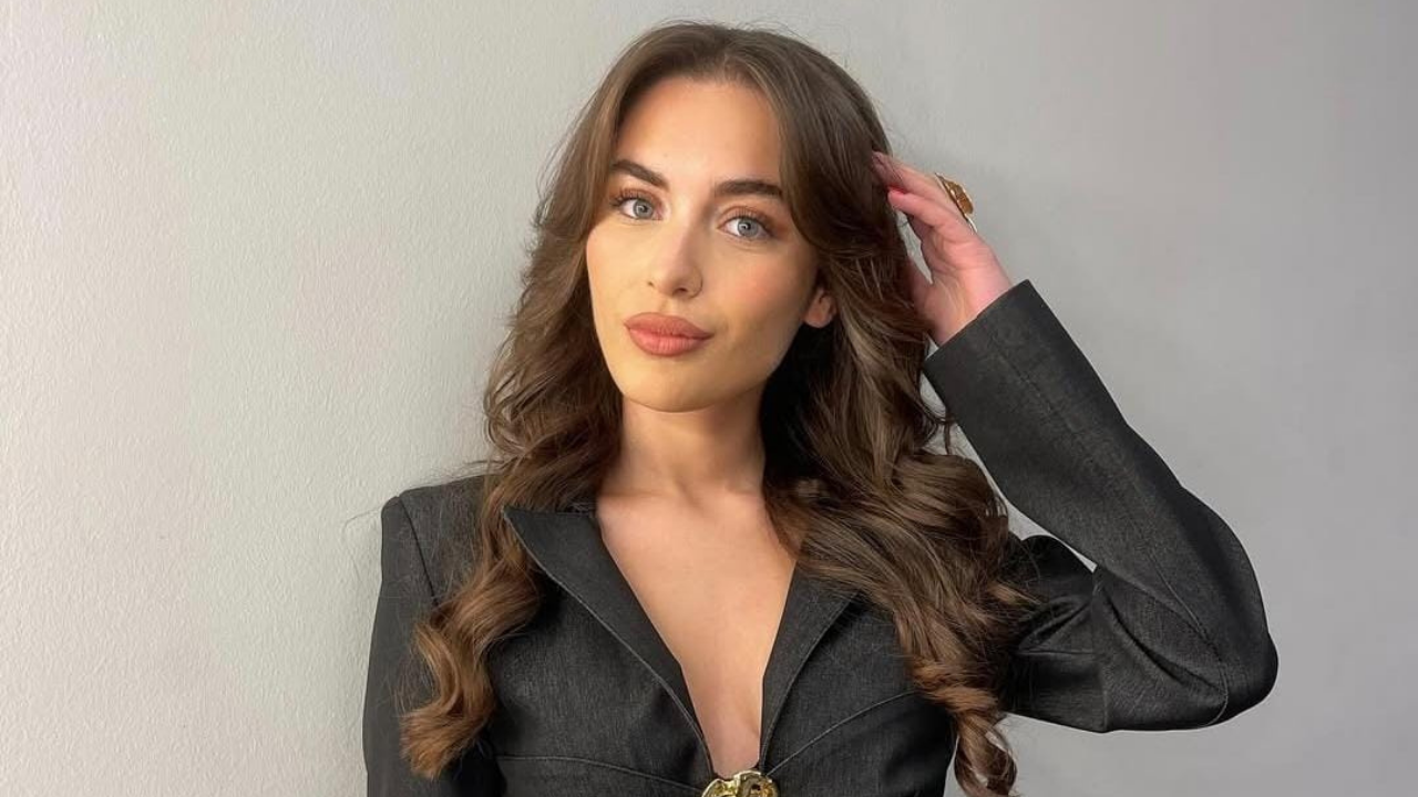 Uzak Şehir dizisinin kadrosuna Çağla Şimşek dahil oldu! Çağla Şimşek kimdir? Uzak Şehir dizisinin kadrosuna Çağla Şimşek dahil oldu! Çağla Şimşek kimdir?