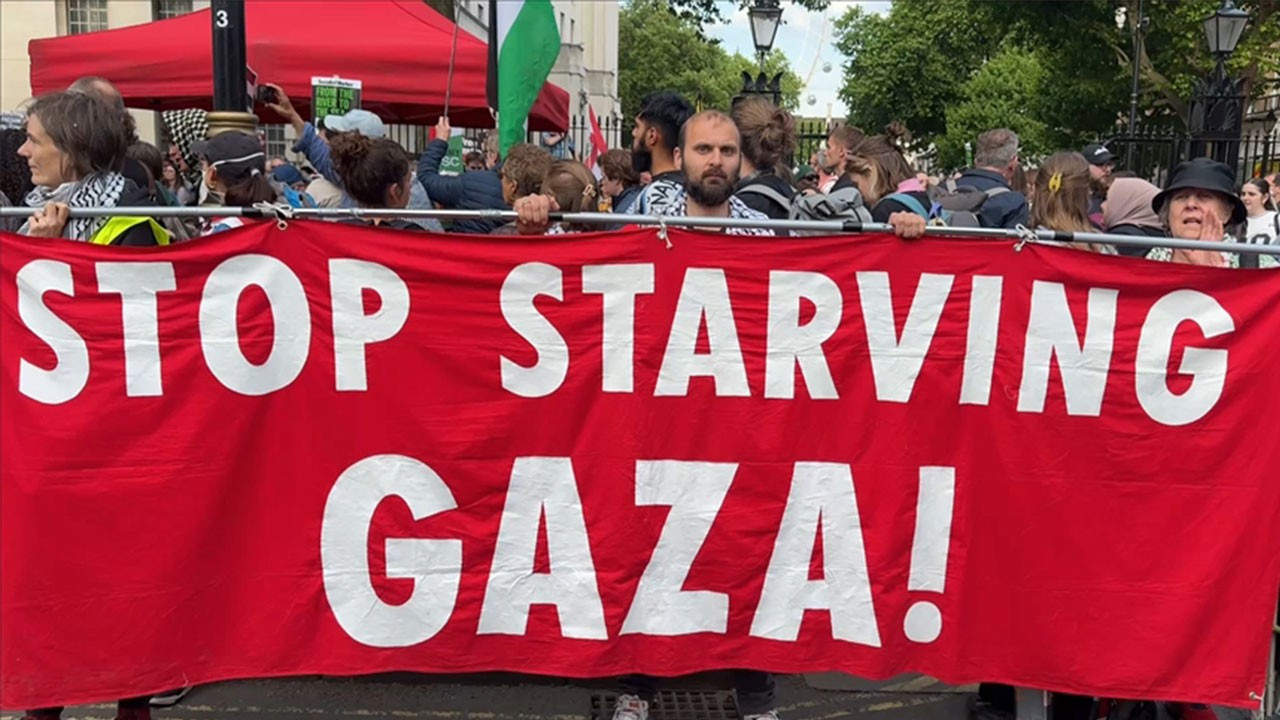 Londra'da, İngiltere'nin İsrail'e silah satışı protesto edildi Londra'da, İngiltere'nin İsrail'e silah satışı protesto edildi