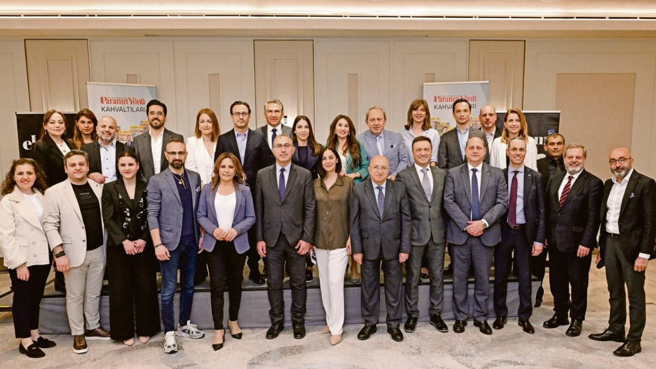 Paranın Yönü 1 yaşında Paranın Yönü 1 yaşında