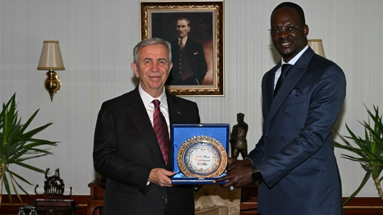 Mansur Yavaş Panama, Ekvataror ve Senegal Büyükelçileri ile bir araya geldi Mansur Yavaş Panama, Ekvataror ve Senegal Büyükelçileri ile bir araya geldi