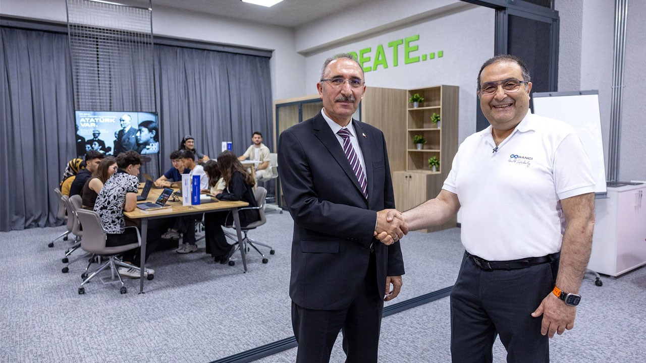 Fırat Üniversitesi'nde Teknoloji Devrimi: AgeSA Teknoloji ve Etki Merkezi Açıldı!