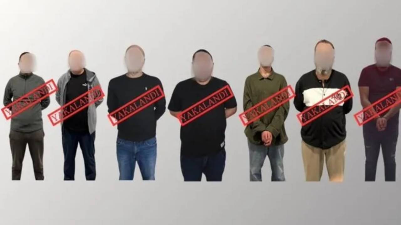 Bakan Yerlikaya: Yurtdışında kırmızı bültenle aranan 7 suçlu yakalanarak Türkiye’ye iade edildi Bakan Yerlikaya: Yurtdışında kırmızı bültenle aranan 7 suçlu yakalanarak Türkiye’ye iade edildi