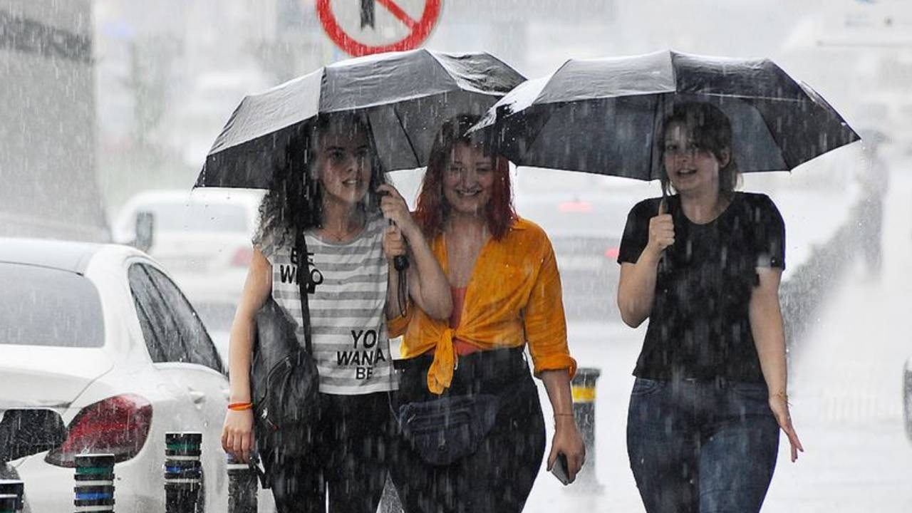 Hafta sonu hava nasıl olacak? Meteoroloji'den 19 kent için sarı kodlu uyarı Hafta sonu hava nasıl olacak? Meteoroloji'den 19 kent için sarı kodlu uyarı