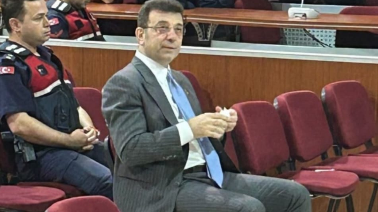 İmamoğlu’ndan gazetecilerin “Zayıfladınız mı?” sorusuna yanıt: İnsan beden olarak zayıflar da karakteri zayıflamasın İmamoğlu’ndan gazetecilerin “Zayıfladınız mı?” sorusuna yanıt: İnsan beden olarak zayıflar da karakteri zayıflamasın