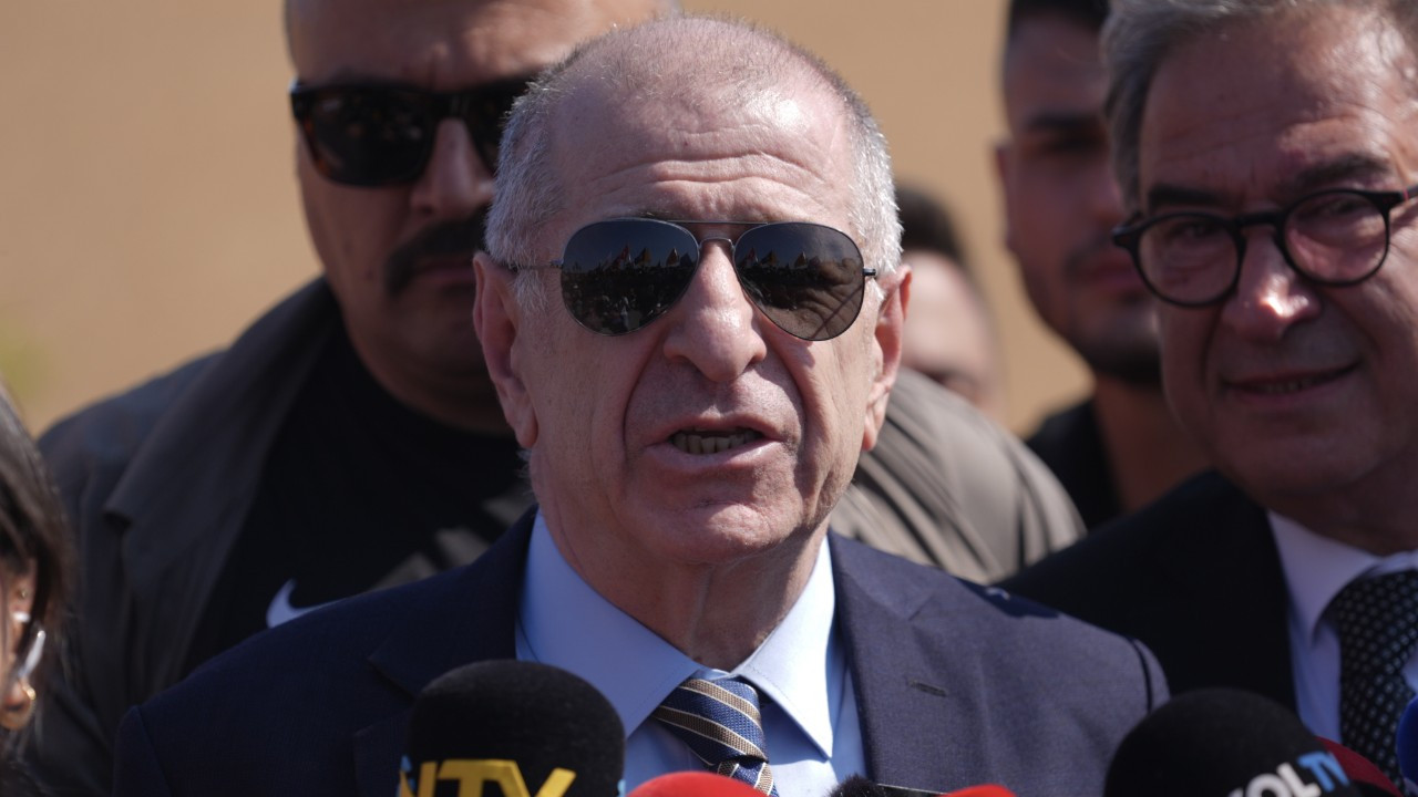 Ümit Özdağ'ın cezaevi çıkışı namaz kılması engellendi mi? DDM'den açıklama geldi Ümit Özdağ'ın cezaevi çıkışı namaz kılması engellendi mi? DDM'den açıklama geldi