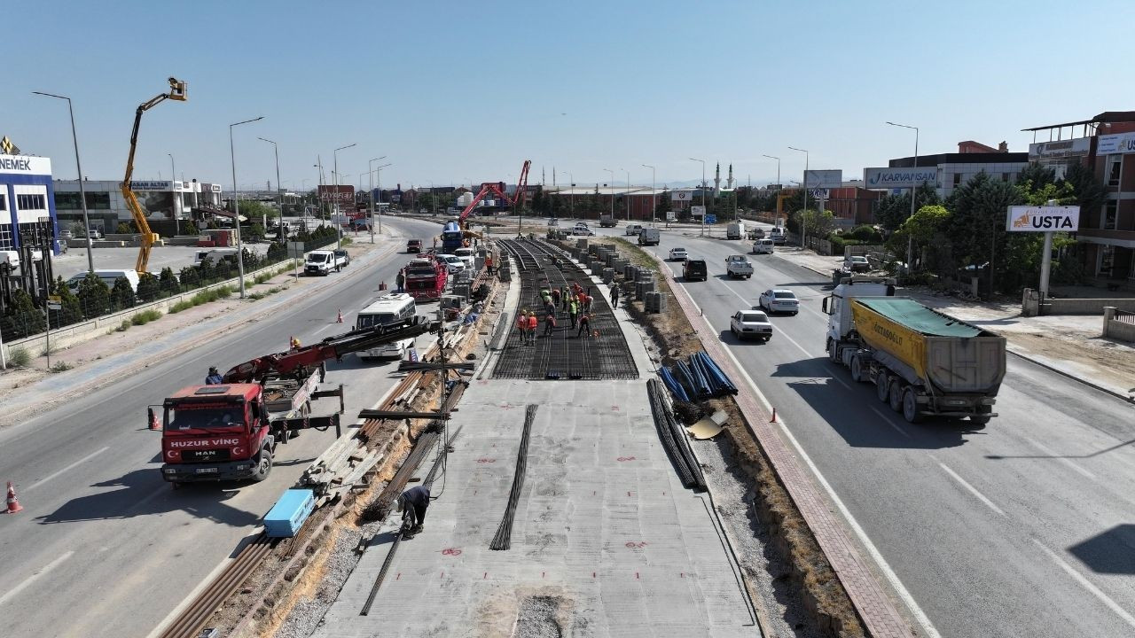 Konya’nın yeni tramvay hattında çalışmalar sürüyor Konya’nın yeni tramvay hattında çalışmalar sürüyor