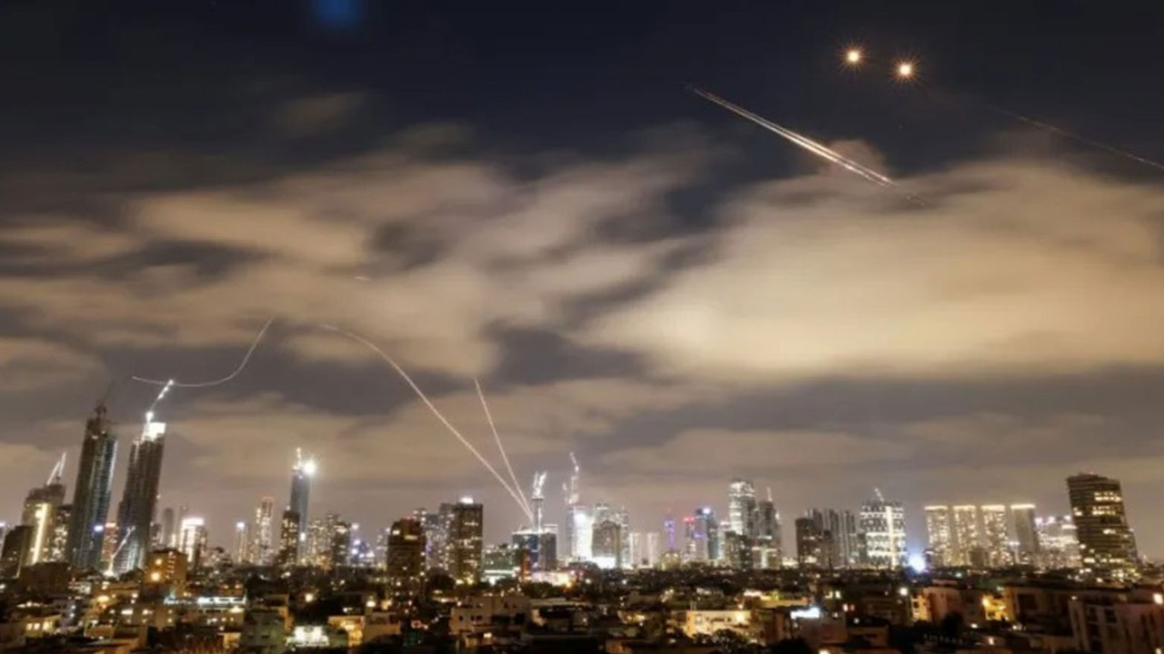 İran’dan İsrail’e yeni füze saldırısı: Tel Aviv’de sirenler çalıyor İran’dan İsrail’e yeni füze saldırısı: Tel Aviv’de sirenler çalıyor