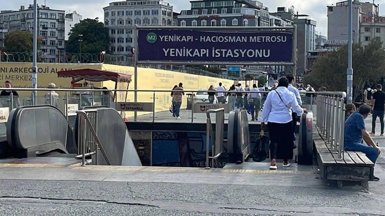 İntihar girişimi sonrası kapatılan Yenikapı metro istasyonu yeniden hizmete açıldı İntihar girişimi sonrası kapatılan Yenikapı metro istasyonu yeniden hizmete açıldı
