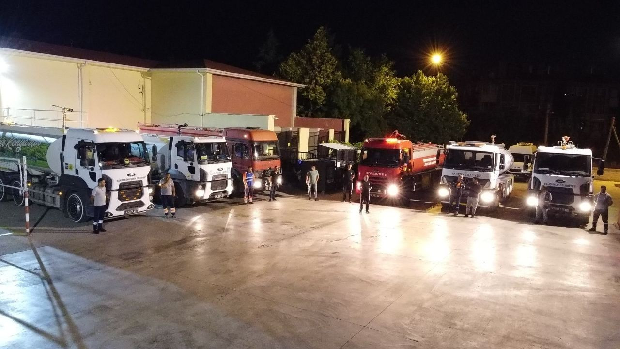 Konya İtfaiyesi, Antakya’daki yangınla mücadeleye katılıyor Konya İtfaiyesi, Antakya’daki yangınla mücadeleye katılıyor