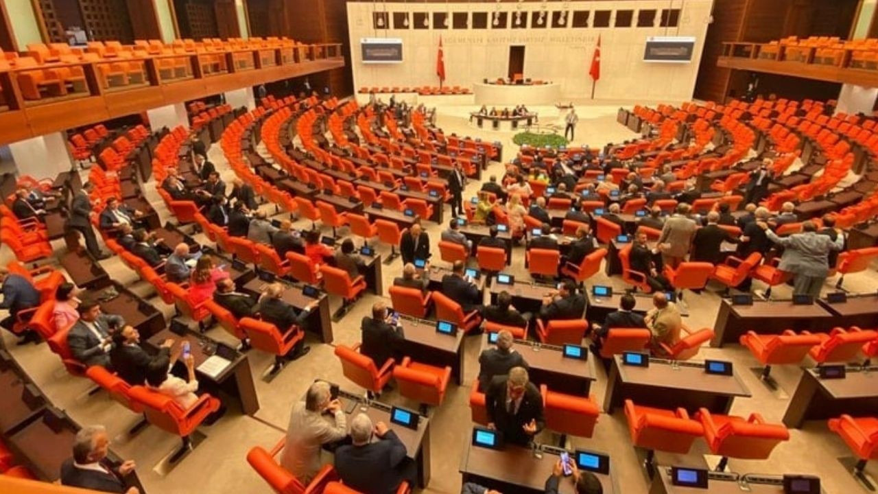 ‘Meclis’te gıda zehirlenmesi’ iddialarına TBMM İdare Amiri Turan’dan yanıt geldi ‘Meclis’te gıda zehirlenmesi’ iddialarına TBMM İdare Amiri Turan’dan yanıt geldi