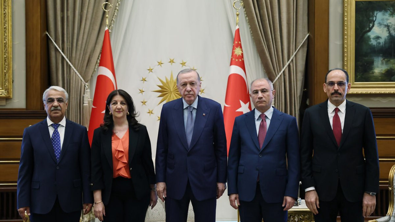 Cumhurbaşkanı Erdoğan ve DEM Parti heyetinin görüşmesi sona erdi Cumhurbaşkanı Erdoğan ve DEM Parti heyetinin görüşmesi sona erdi