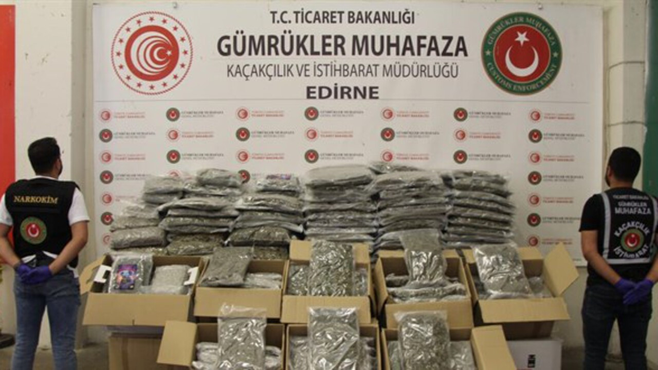 Ticaret Bakanlığı'ndan 1,6 Milyar TL değerinde uyuşturucu operasyonu Ticaret Bakanlığı'ndan 1,6 Milyar TL değerinde uyuşturucu operasyonu