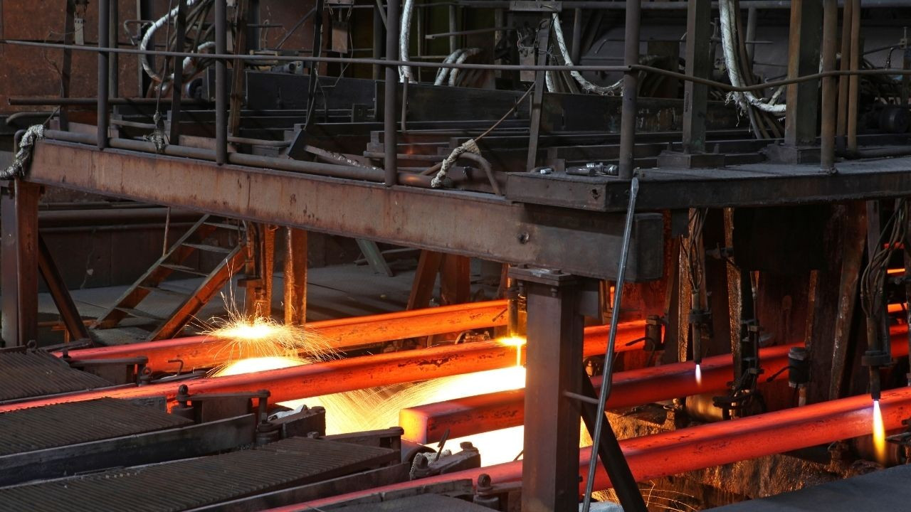 Alman çelik devi iş kesintisine gidiyor! 11.000 kişi işten çıkarılacak Alman çelik devi iş kesintisine gidiyor! 11.000 kişi işten çıkarılacak