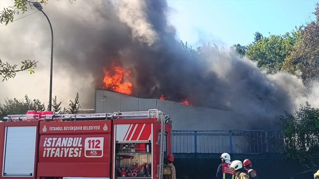 Pendik’te atık su arıtma tesisinde yangın! Ekipler bölgede Pendik’te atık su arıtma tesisinde yangın! Ekipler bölgede