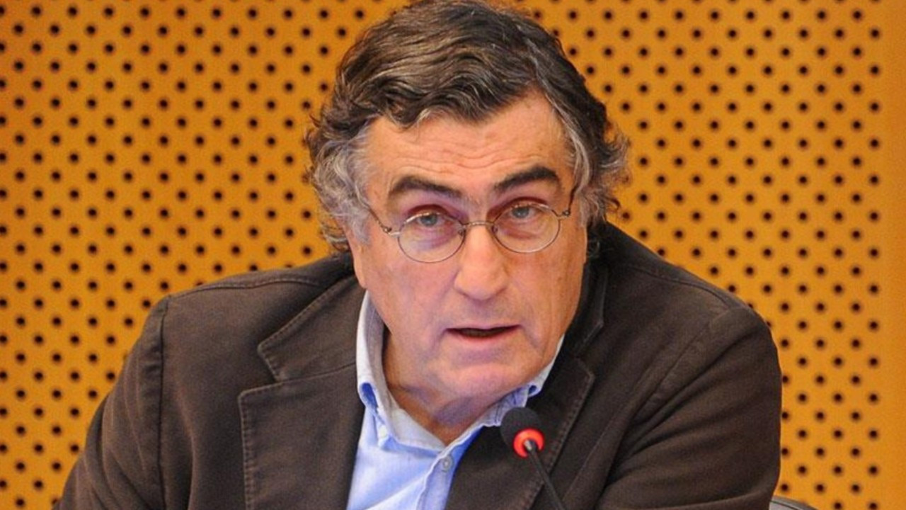 Hasan Cemal hastaneye kaldırıldı Hasan Cemal hastaneye kaldırıldı