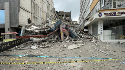 MHP il başkanlığının da bulunduğu ağır hasarlı bina çöktü