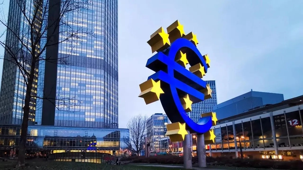 "ECB'nin faiz oranları 'nihai hedeften' uzak değil"