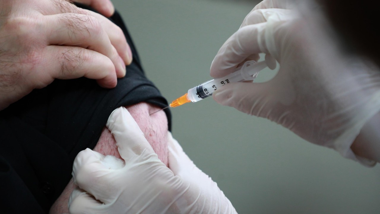 Avusturya’da COVID-19 aşısı zorunluluğu kaldırılacak