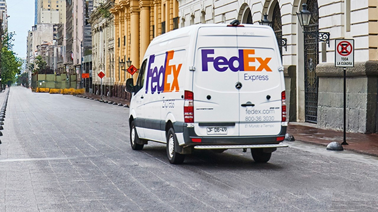 FedEx, yöneticilerin yüzde 10'undan fazlasını işten çıkaracak