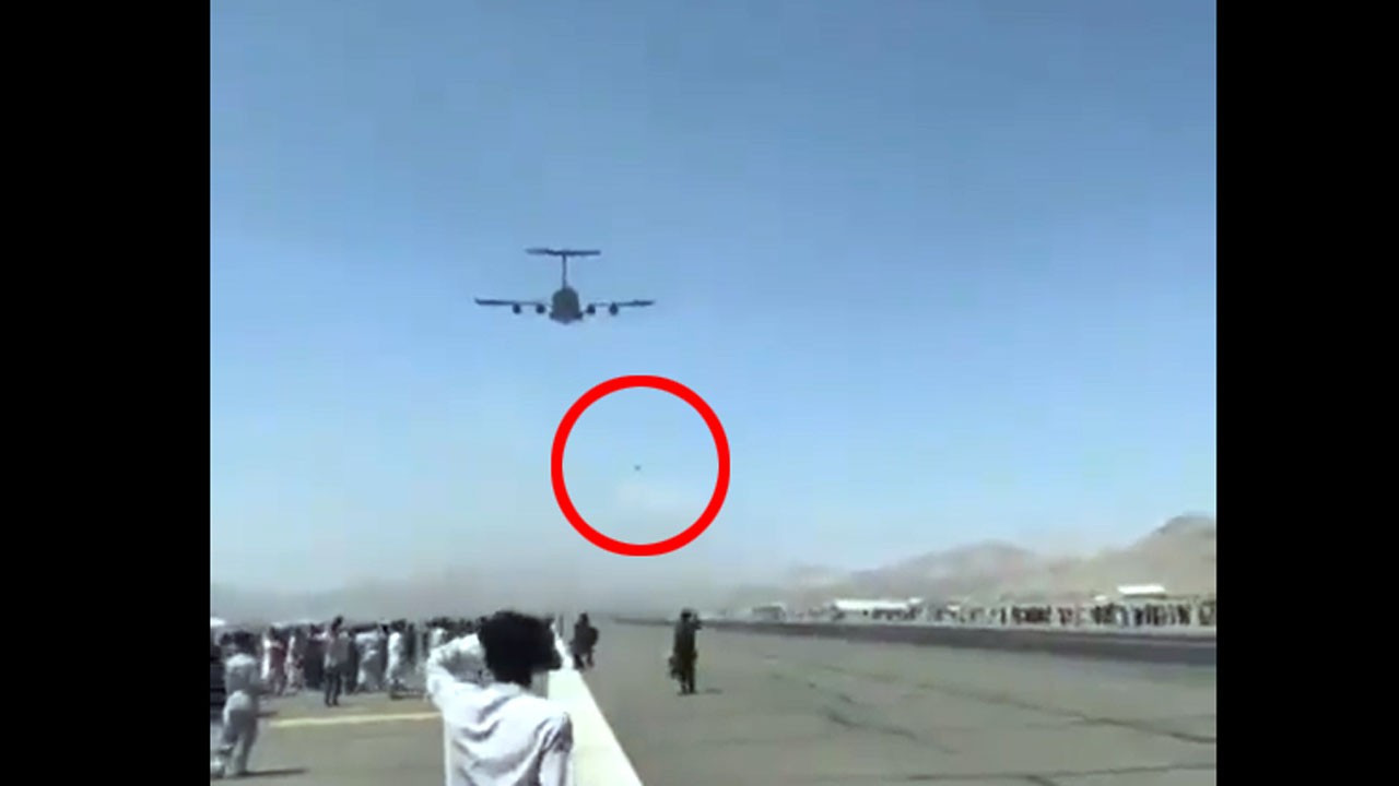Afganistan'da dehşet: Havalanan uçaklardan insanlar düştü